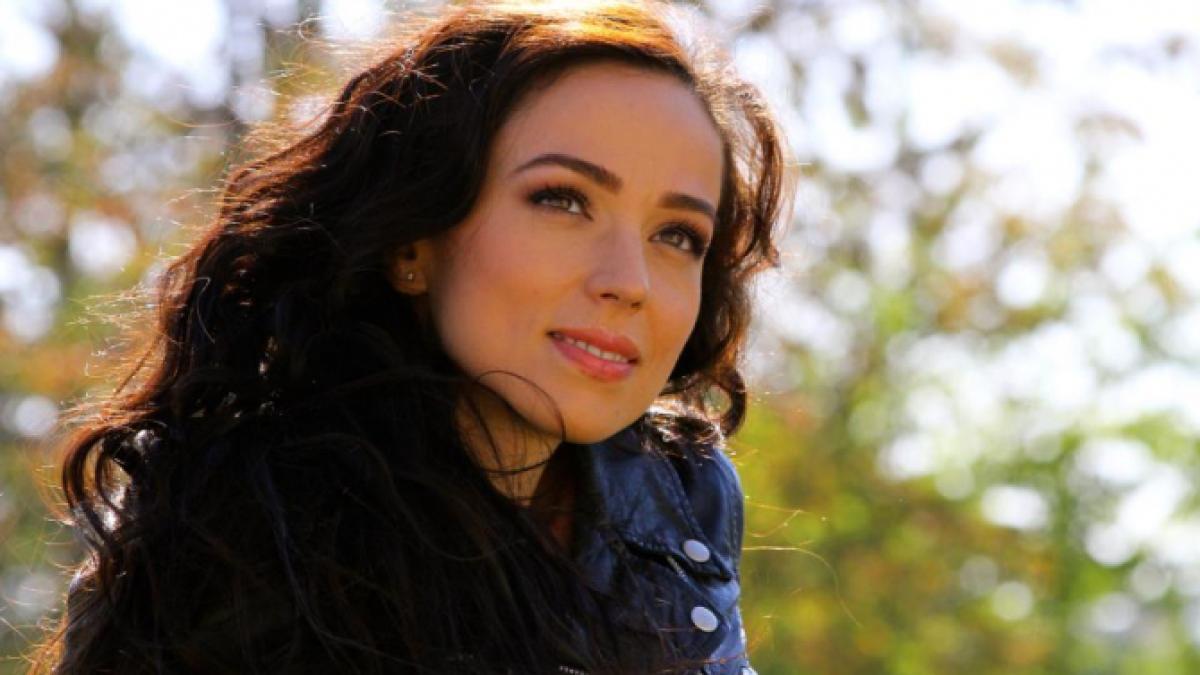 olivia_steer_47668400_56774800