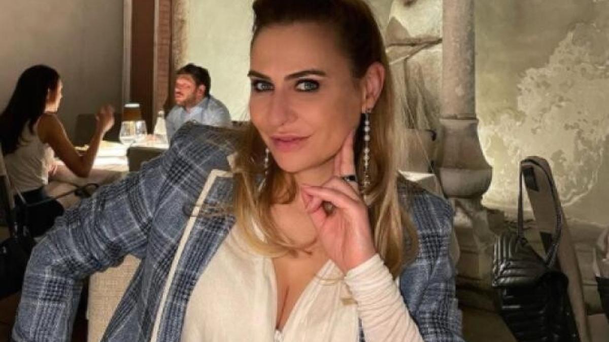 iohannis--citu-si-orban--sub-lupa-adinei-buzatu--ce-spune-stilista-despre-tinutele-de-la-congresul-pnl-un-lucru-pe-care-l-as-remarca_74547700