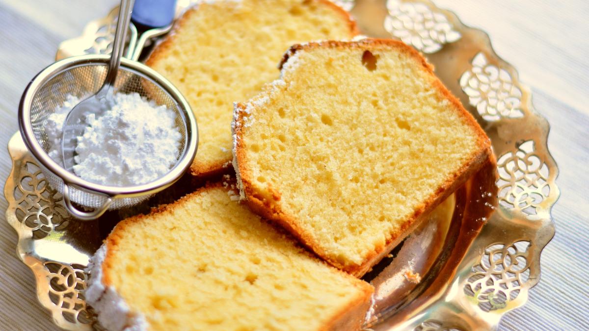 prajitura-4-linguri--reteta-extrem-de-simpla-se-amesteca-toate-ingredientele-si-se-baga-la-cuptor_32720800