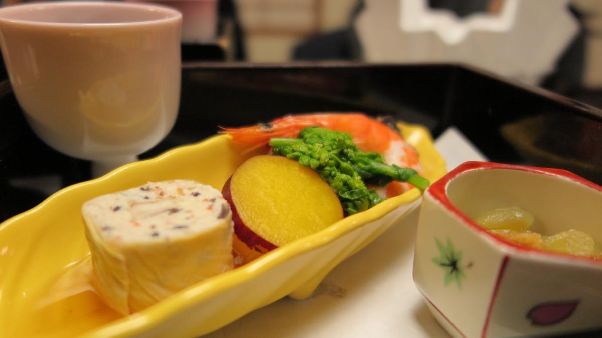 rulada-cu-branza-topita-si-usturoi--reteta-super-economica-pentru-micul-dejun_23283300