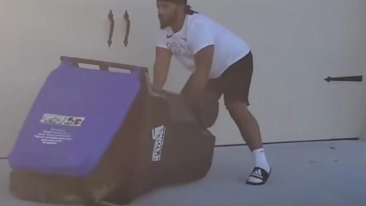 a-prins-aligatorul-intr-o-pubela-de-gunoi_85470300