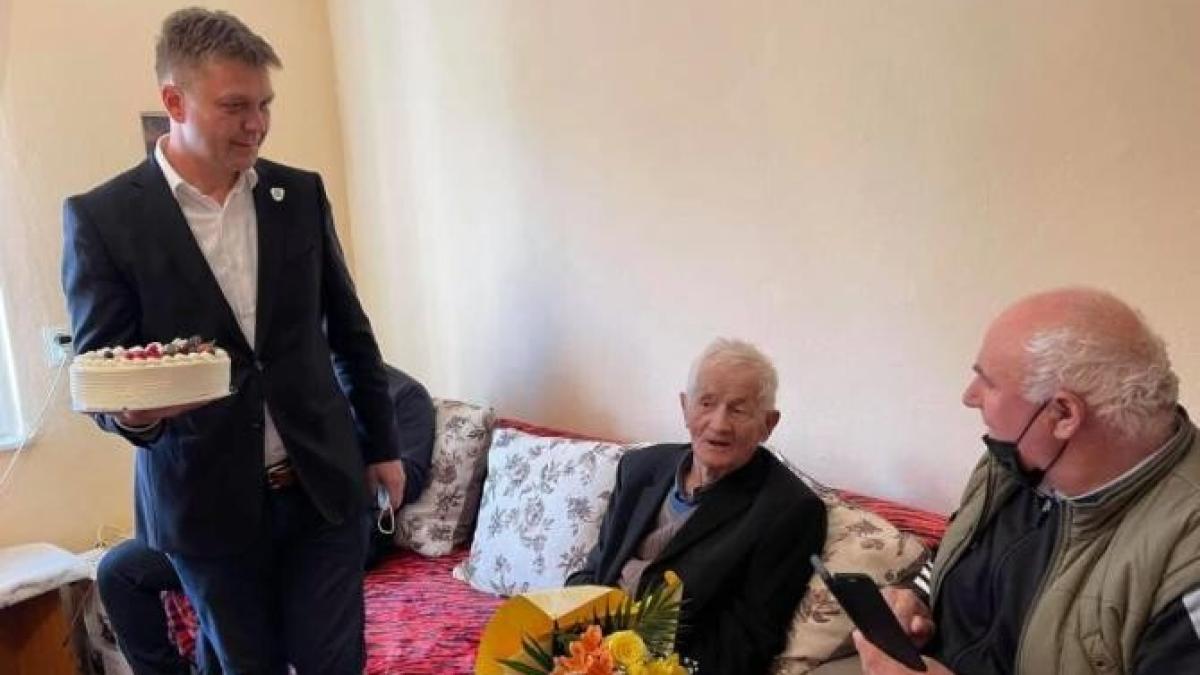 ioan-jurca-a-implinit-100-de-ani--povestea-impresionanta-a-eroului-de-razboi-din-abrud_72685200