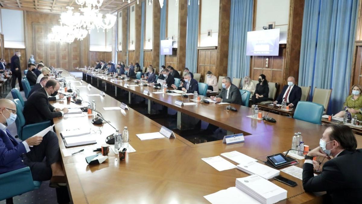 scandal_guvern-bani_pnl_fb_78663000