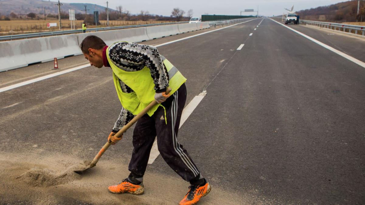 angajatprc-ccprc-a6ii-cnair-se-revoltaprc-ccprc-86--muncesc-iprc-ccprc-82n-claprc-ccprc-86diri-degradate_27423400