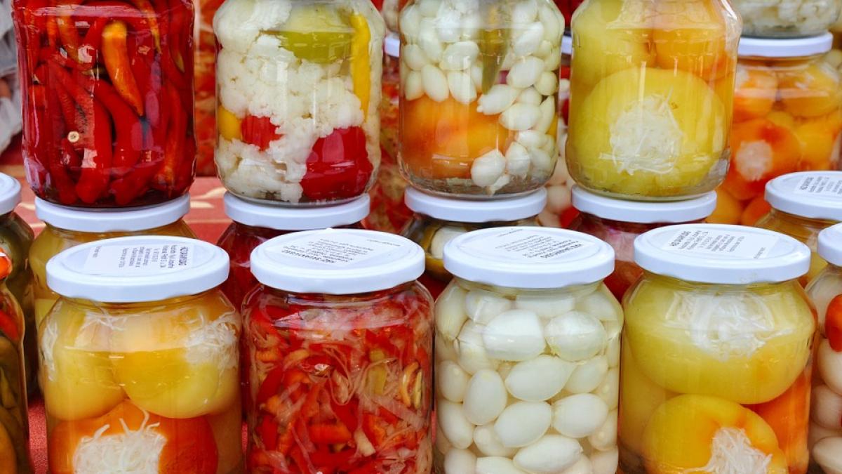 ce-trebuie-sa-faci-sa-nu-se-innegreasca-in-borcan-conopida-pusa-la-murat--este-foarte-simplu_09893700