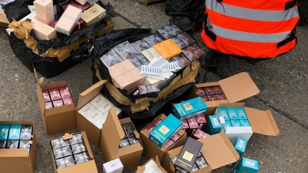 haine--parfumuri-sprc-ccprc-a6i-bijuterii--toate-iprc-ccprc-82n-valoare-de-aproape_55343600