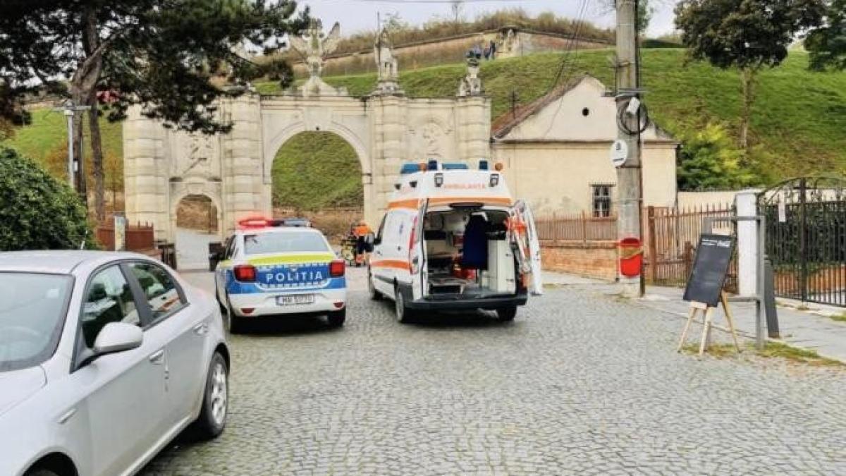 un-adolescent-a-intrat-cu-bicicleta--in-plin--in-zidul-portii-i-a-cetatii-din-alba-iulia--prc-e2prc-80prc-9dera-pe-jos--plin-de-sangeprc-e2prc-80prc-9d--a-fost-dus-la-spital-1_73759100