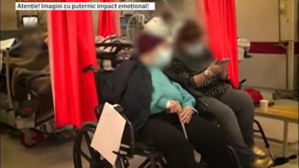 imagini-ati-dureroase-pacienti-scaune_24034800