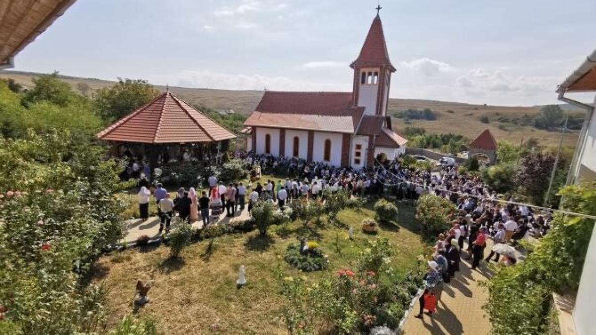 sfaprc-ccprc-82nta-parascheva--zeci-de-mii-de-credinciosprc-ccprc-a6i-s-au-dus-iprc-ccprc-82n-iasprc-ccprc-a6i_13086800