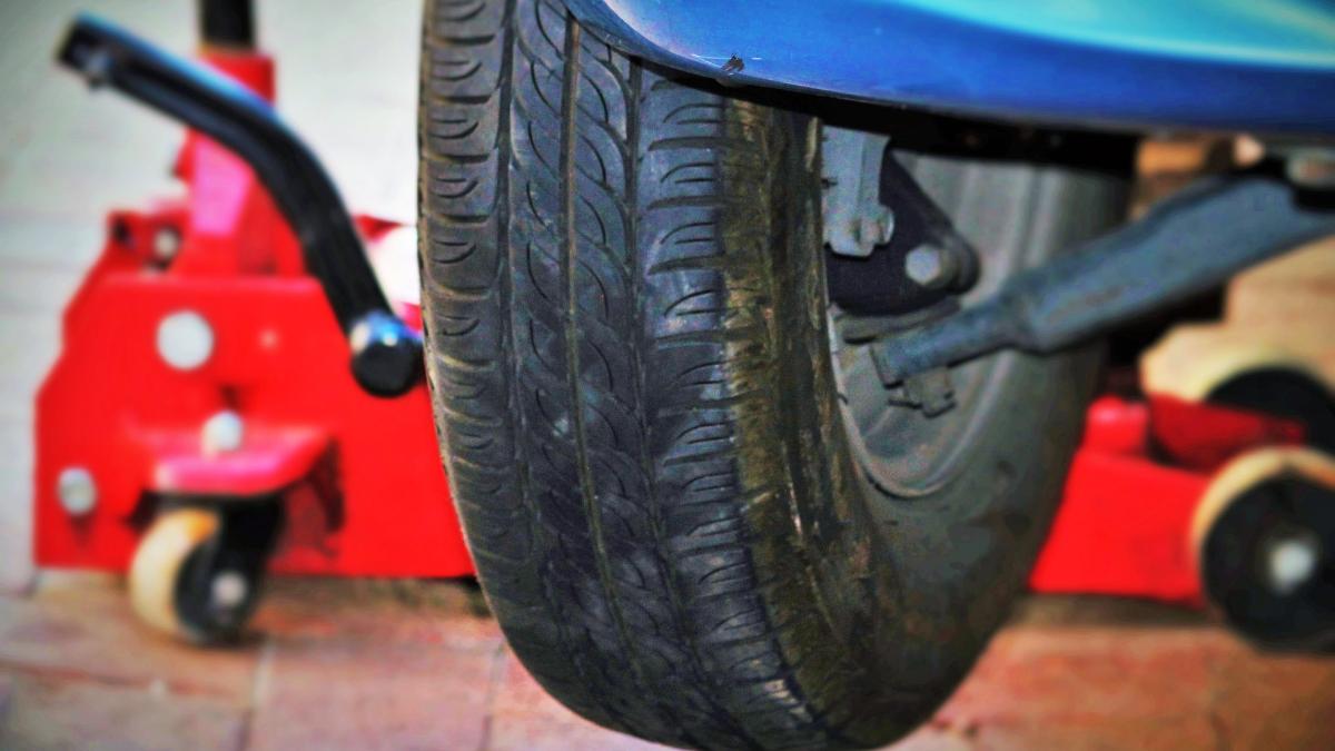 car-tire-g243899623_1920_50463400