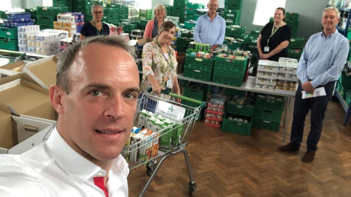 dominic-raab-vrea-sa-impiedice-cedo-sa-i-dea-ordine_43167100