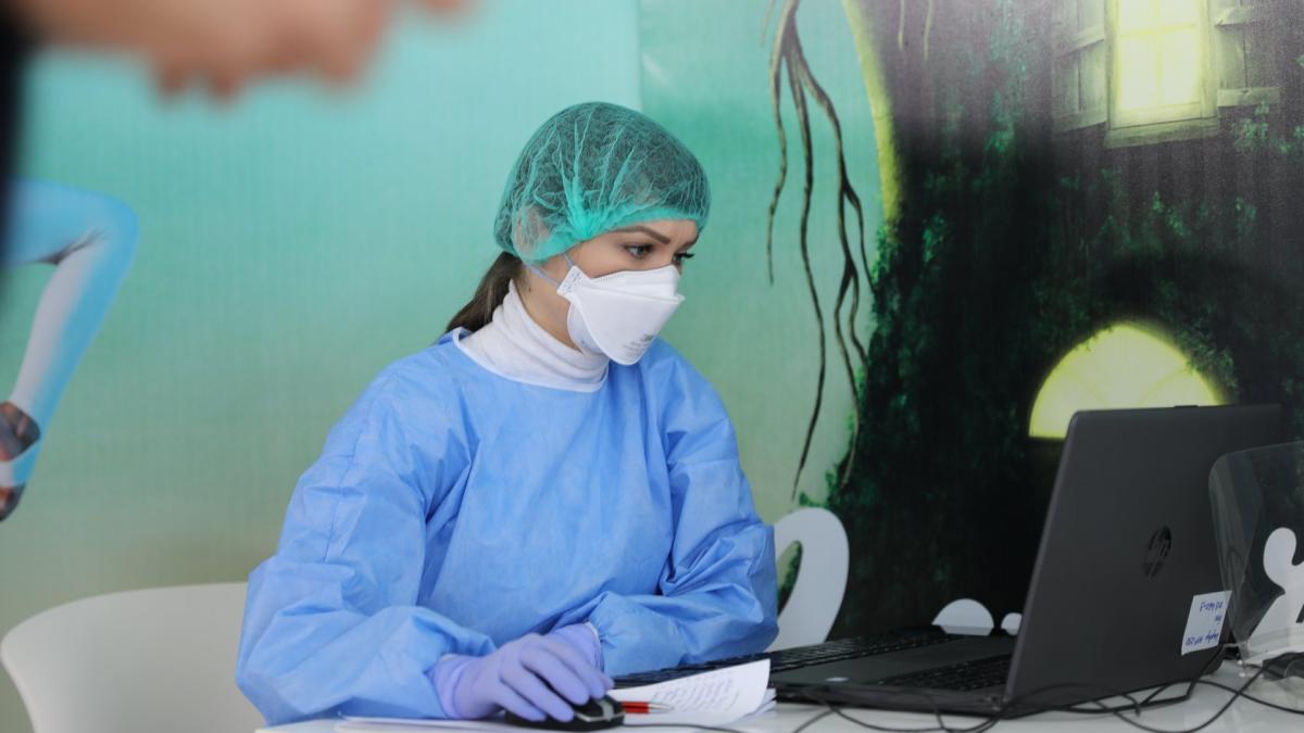 vaccin-covid-infectata-medic_85123600