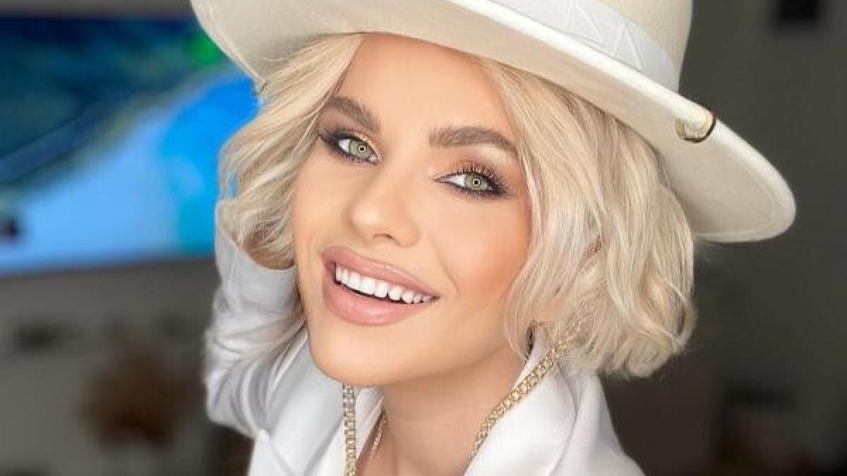 oracolul-vedetelor--20-de-intrebari-pentru-cristina-vasiu_79066600