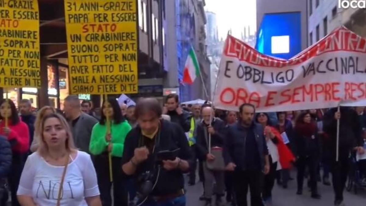 protest-de-amploare-in-milano--italia--contra-certificatului-verde-video_74843000