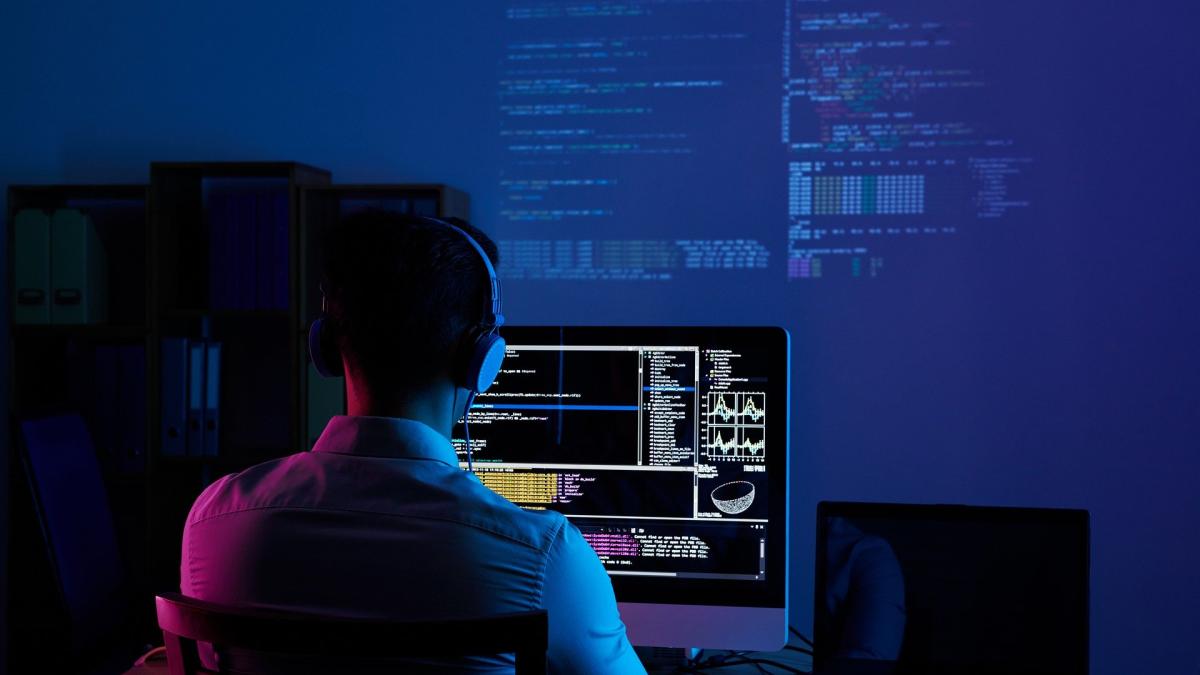 software-developer-g1716e018d_1920_21381200