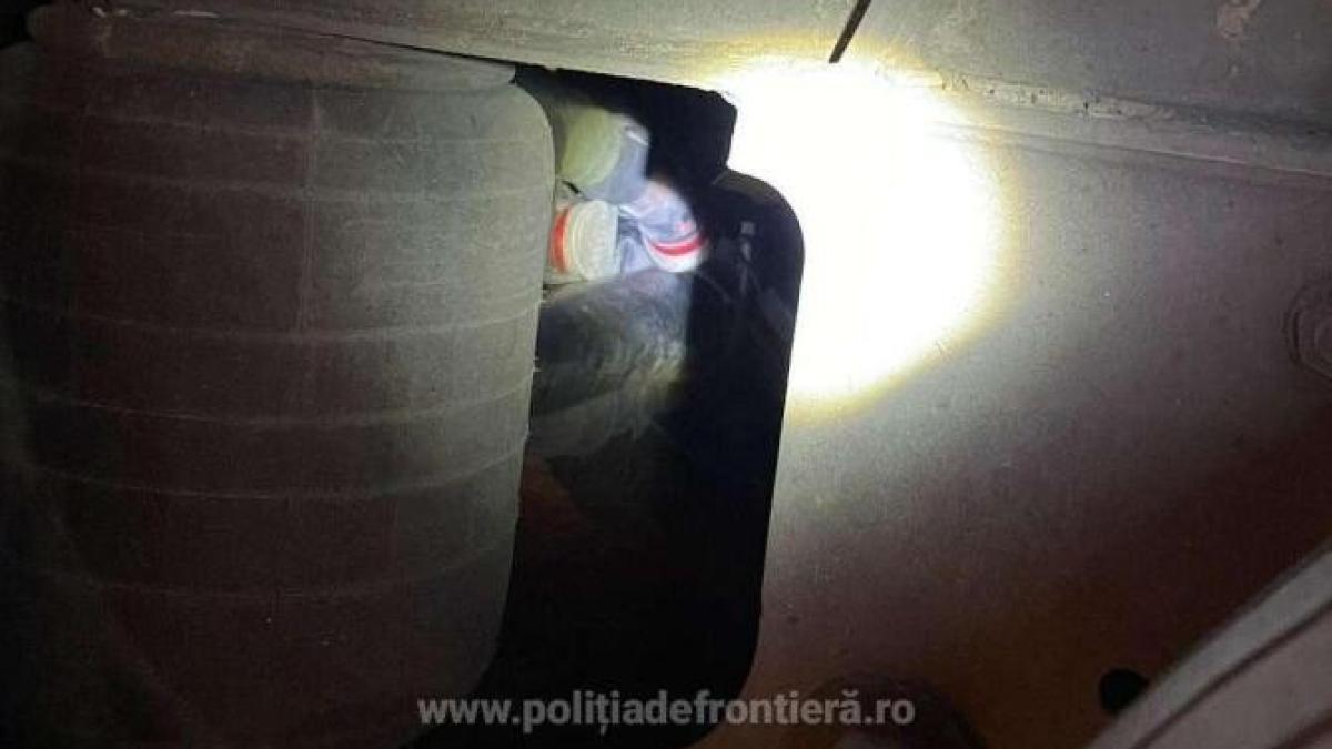 din-turcia-paprc-ccprc-82naprc-ccprc-86-la-giurgiu--ascuns-pe-osia-unei-semiremorci-_96712500