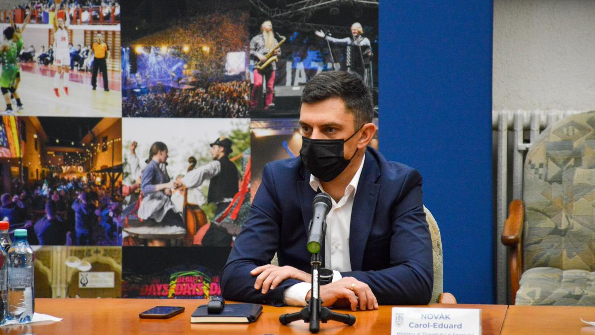 eduard_novak_romania_vaccin_ungaria_fb_18679300