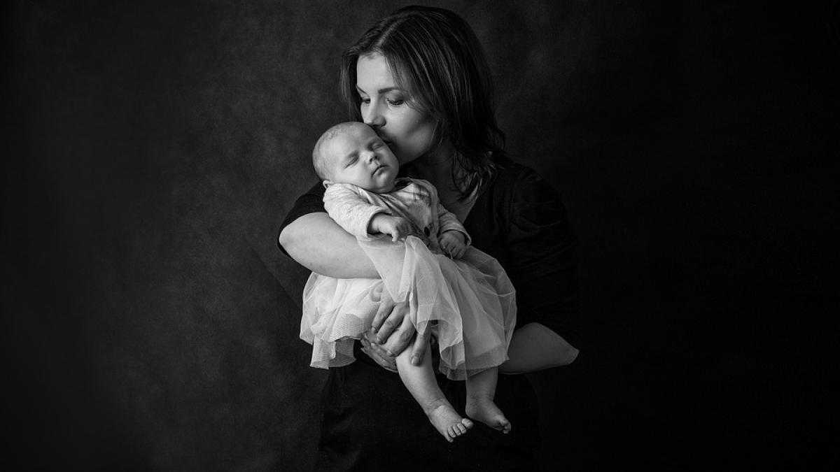 scrisoarea-emotionanta-a-unei-mame-pentru-fiica-ei--de-teama-ca-va-muri-inainte-ca-cea-mica-sa-creasca-imi-fac-griji--nu-va-sti-cine-am-fost_91180800