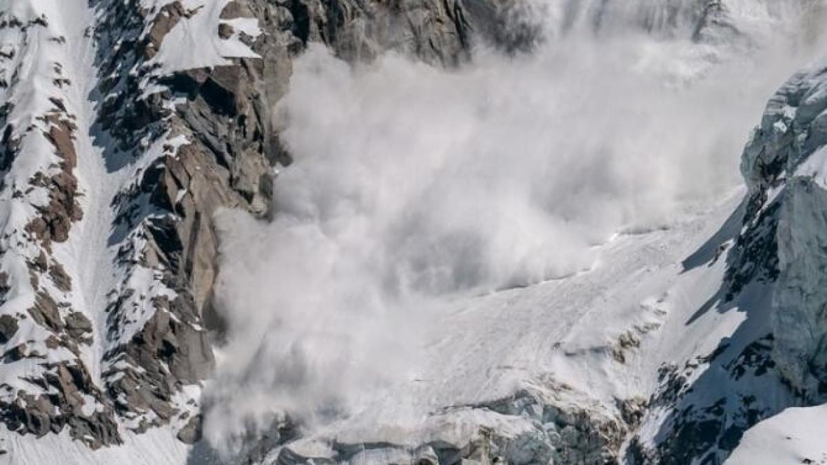 avalansprc-ccprc-a7aprc-ccprc-86-iprc-ccprc-82n-apropiere-de-everest--trei-alpinisprc-ccprc-a7ti-francezi--datprc-ccprc-a7i-dispaprc-ccprc-86rutprc-ccprc-a7i_18935400