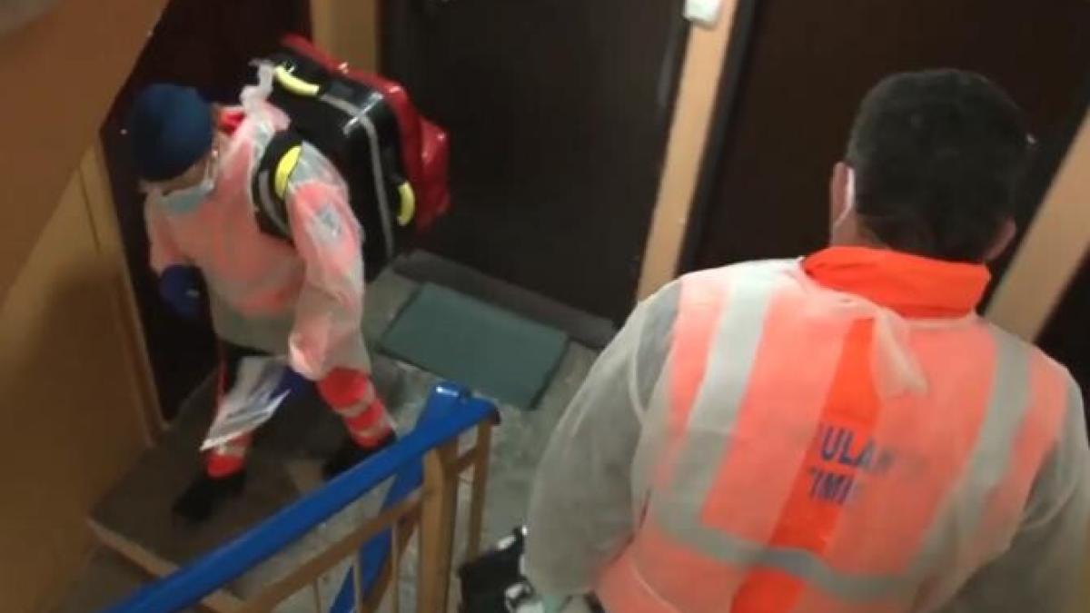 covid--valul-4--maprc-ccprc-86rturiile-personalului-de-pe-ambulantprc-ccprc-a6aprc-ccprc-86_60373400