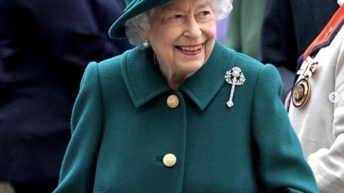 regina-elisabeta--surprinsaprc-ccprc-86-la-volanul-unei-masprc-ccprc-a7ini-pe-domeniul-castelului-windsor_62314100