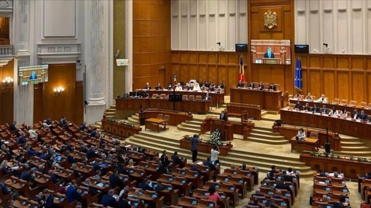 parlament_fb_48520200