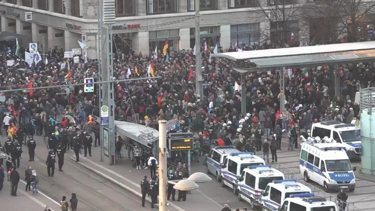 protest-in-leipzig_28434800