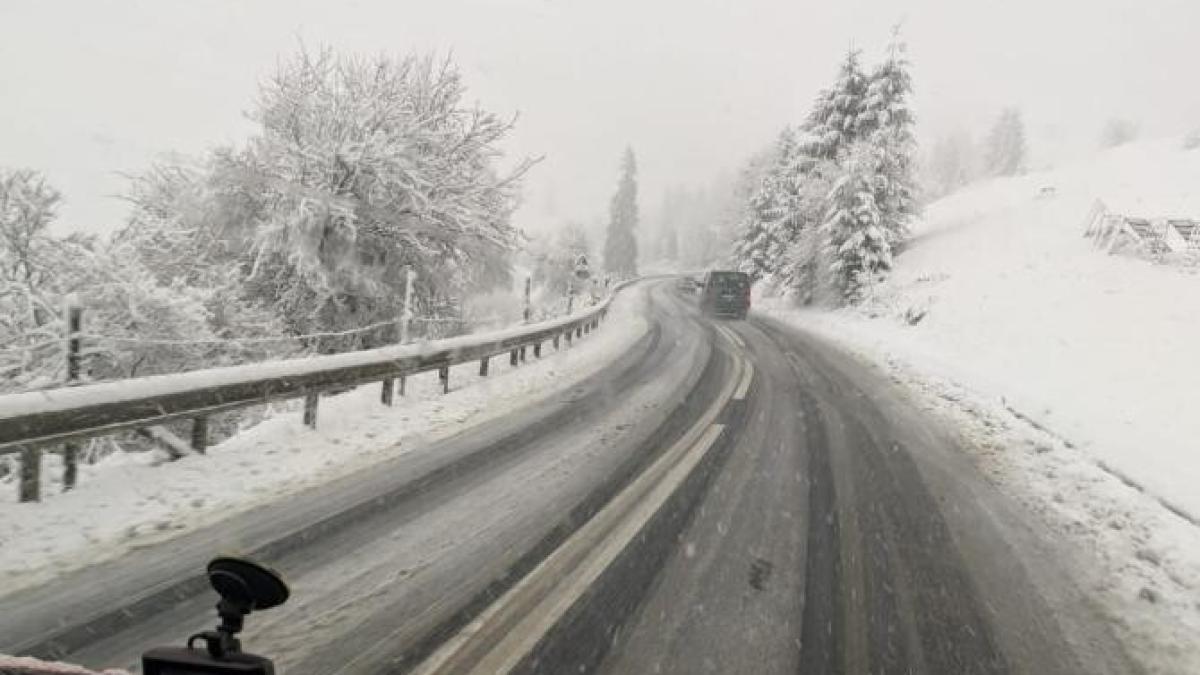 atentprc-ccprc-a6ie-sprc-ccprc-a6oferi--ninge-abundent-iprc-ccprc-82n-judetprc-ccprc-a6ul-harghita--drumarii-actprc-ccprc-a6ioneazaprc-ccprc-86-pe-sprc-ccprc-a6osele_40216100