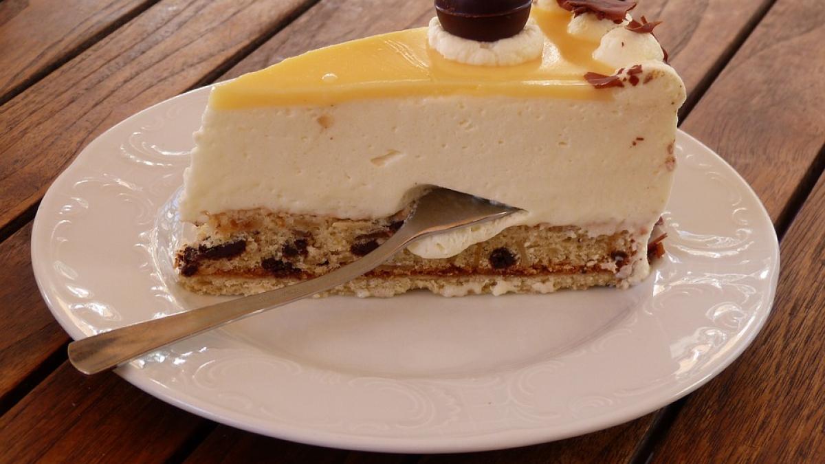 prajitura-simpla-cu-lapte--oua-si-smantana--cat-de-usor-se-prepara_67869900