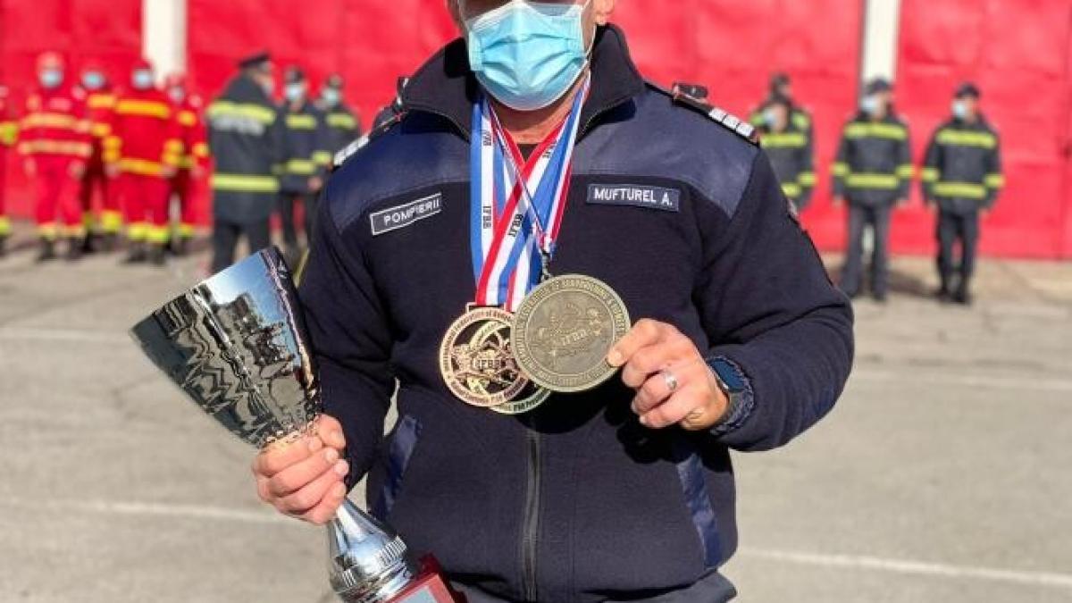 un-pompier-mehedintprc-ccprc-a6ean--campion-mondial-la-culturism_33163800