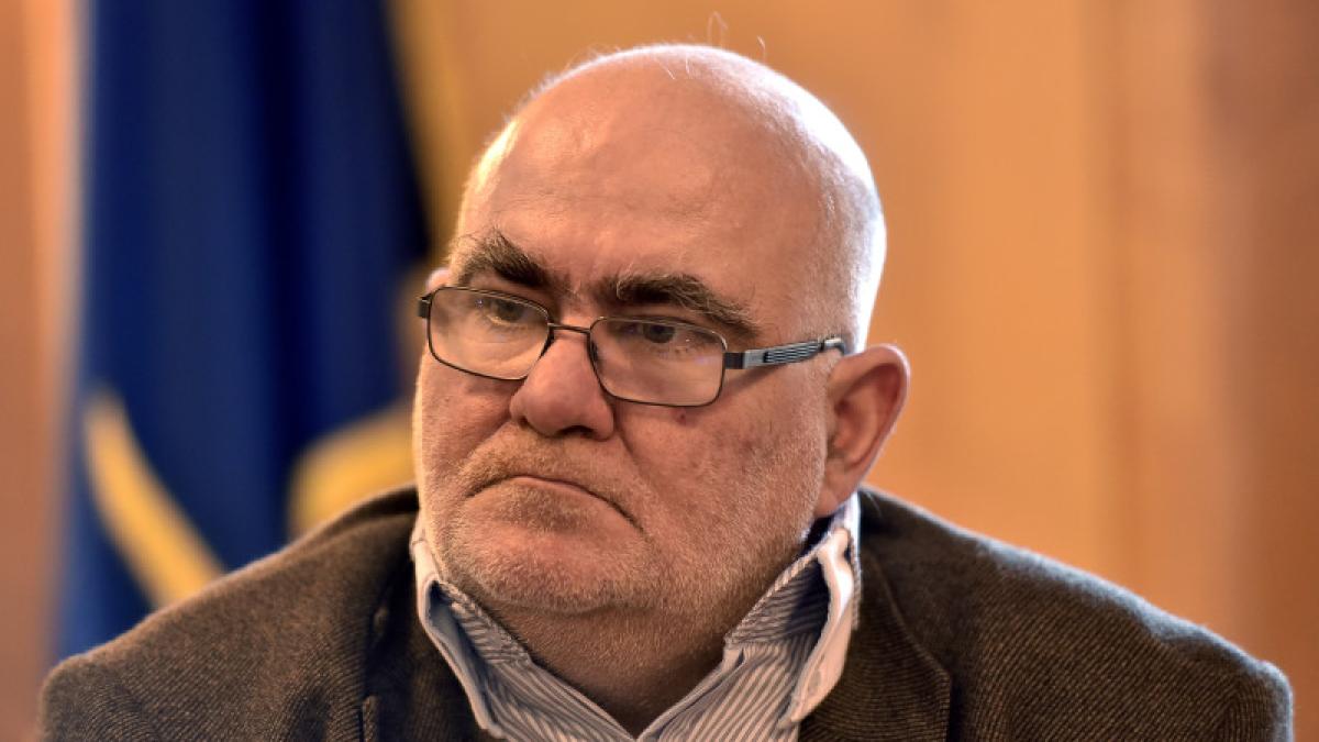 alfred-bulai_73896400