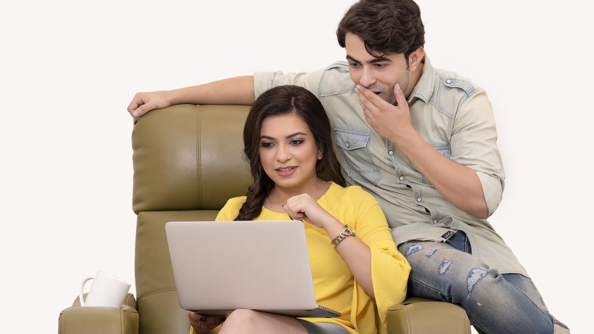 cuplu_laptop_pxb_70408600