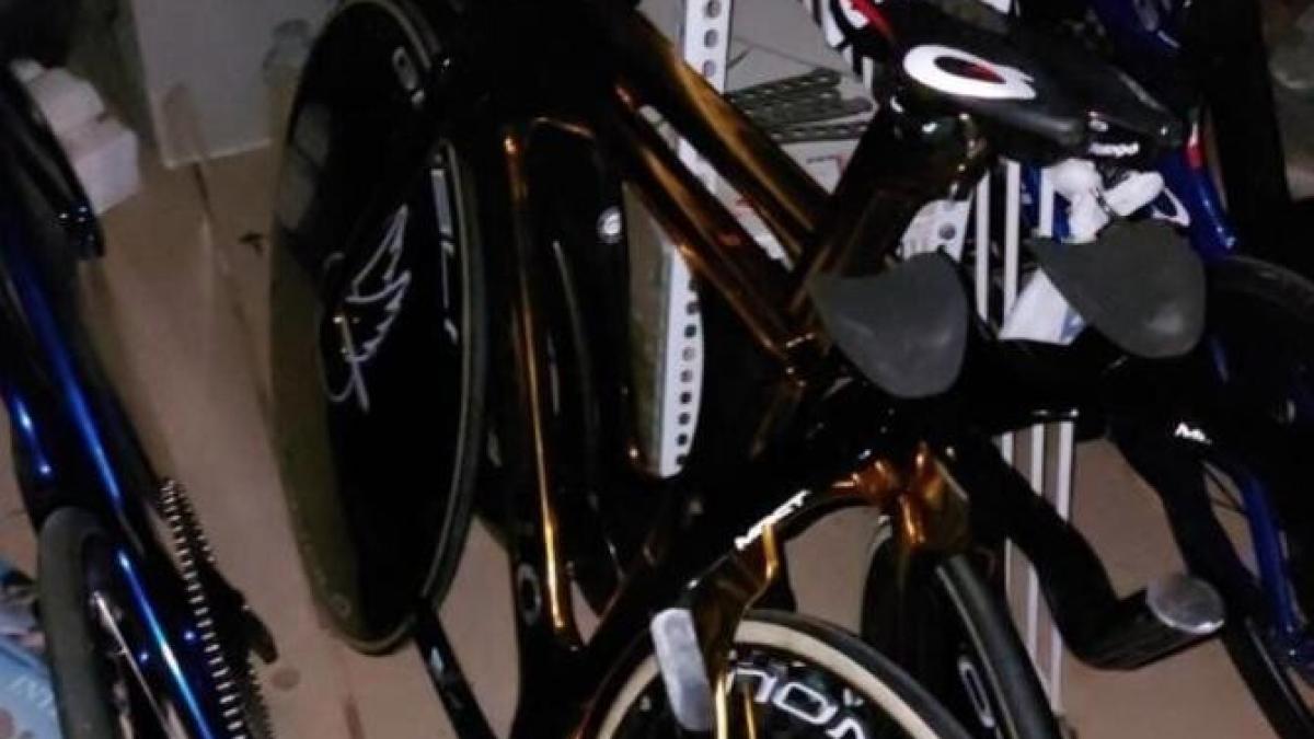 bicicletele-federatprc-ccprc-a6iei-italiene-de-ciclism--furate-de-romaprc-ccprc-82ni--se-iprc-ccprc-82ntorc-iprc-ccprc-82n-italia_87208800