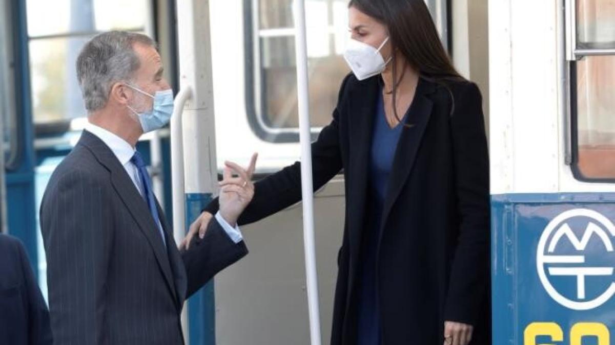 regii-spaniei--la-plimbare-cu-autobuzul-electric-prin-madrid_16178000