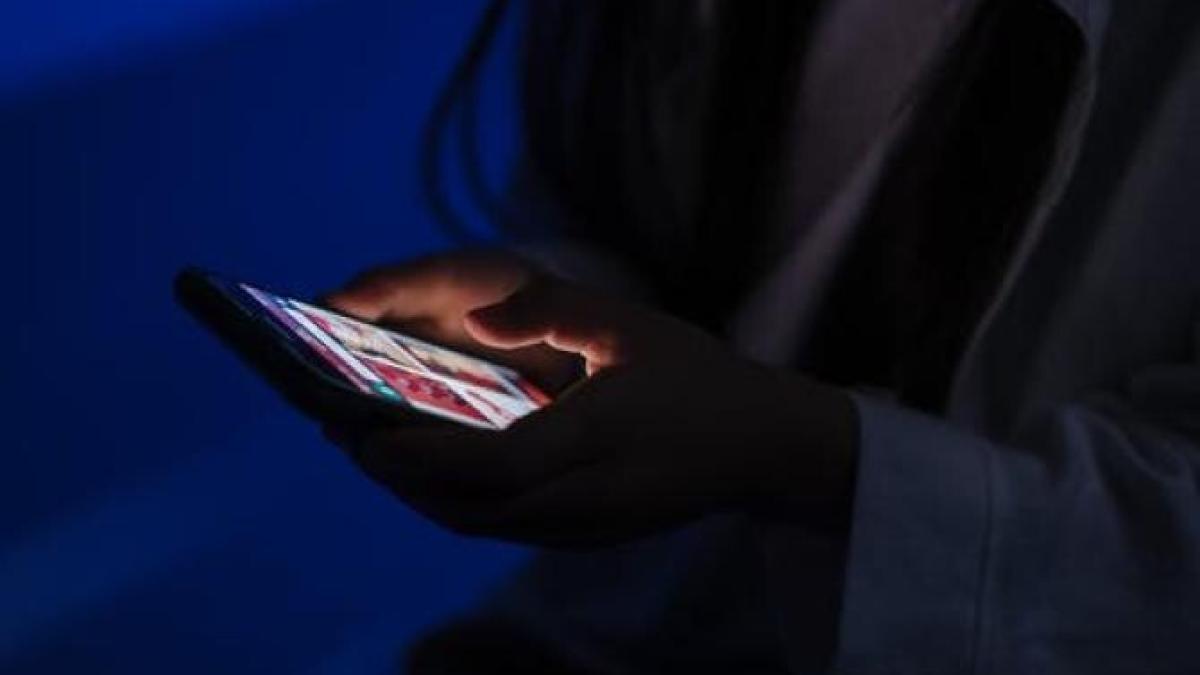 adolescenti-telefon_55530500