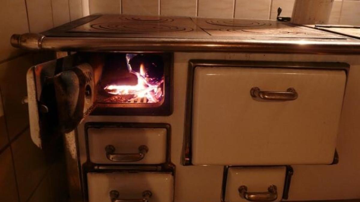 au-aprins-focul-iprc-ccprc-82n-sobaprc-ccprc-86-cu-benzinaprc-ccprc-86--cinci-persoane--printre-care-sprc-ccprc-a6i-un-copil_52702000