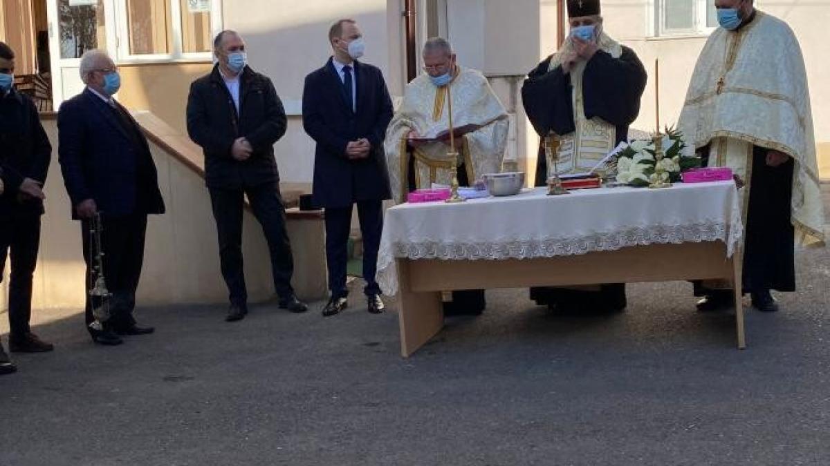 mitropolitul-teofan-i-a-vizitat-pe-bolnavii-de-covid-19-de-pe-sectprc-ccprc-a6ia-ati_35492200