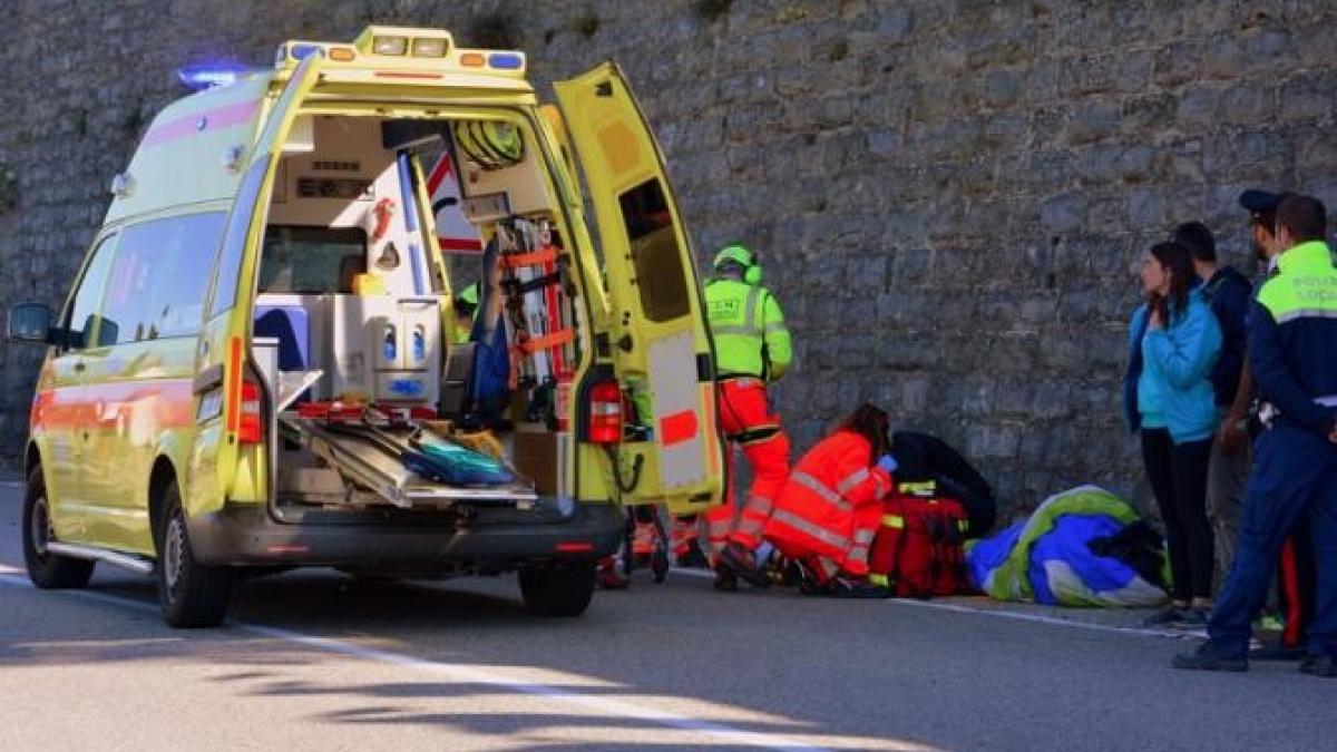 un-copil-de-9-ani-a-caprc-ccprc-86zut-de-la-etajul-3-al-unui-liceu-din-roman_11528600