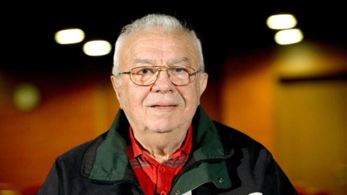 alexandru-arsprc-ccprc-a7inel--operat-pe-inimaprc-ccprc-86---maprc-ccprc-86-simt-ca-ciugulit-din-diferite-paprc-ccprc-86rtprc-ccprc-a6i-de-un-bisturiu_99735400