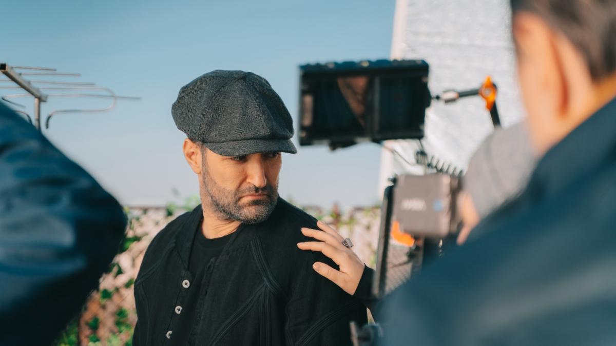 smiley---locul-sfinteste-omul---smiley-cu-mana-ei_15697100