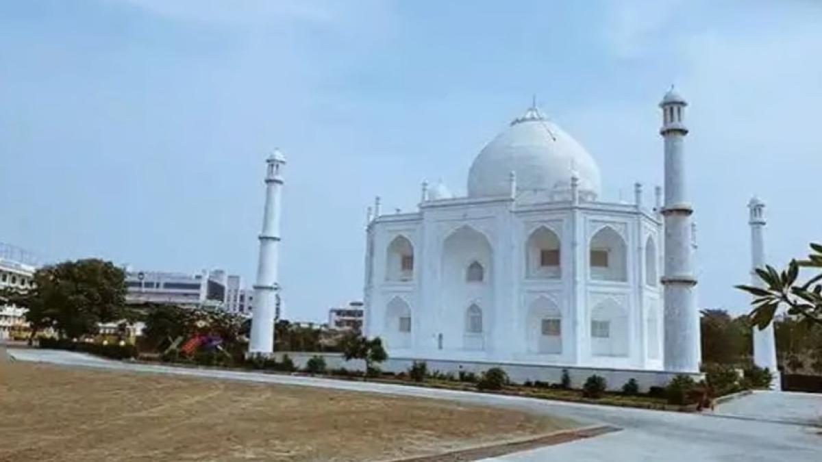 a-construit-o-replica-a-taj-mahal-pentru-sotia-lui_85096500
