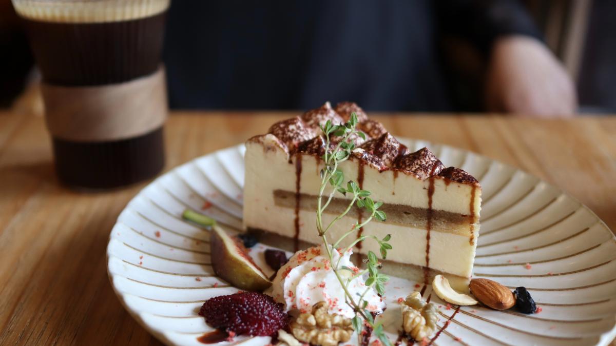 tort-pentru-sfantul-andrei--cocosul-si-caramelul--vedetele-cadoului-dulce-reteta_08367800