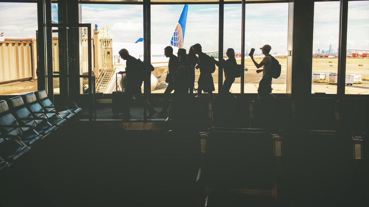 romanii-repatriati-din-africa-de-sud-au-ajuns-in-bucuresti_60374400