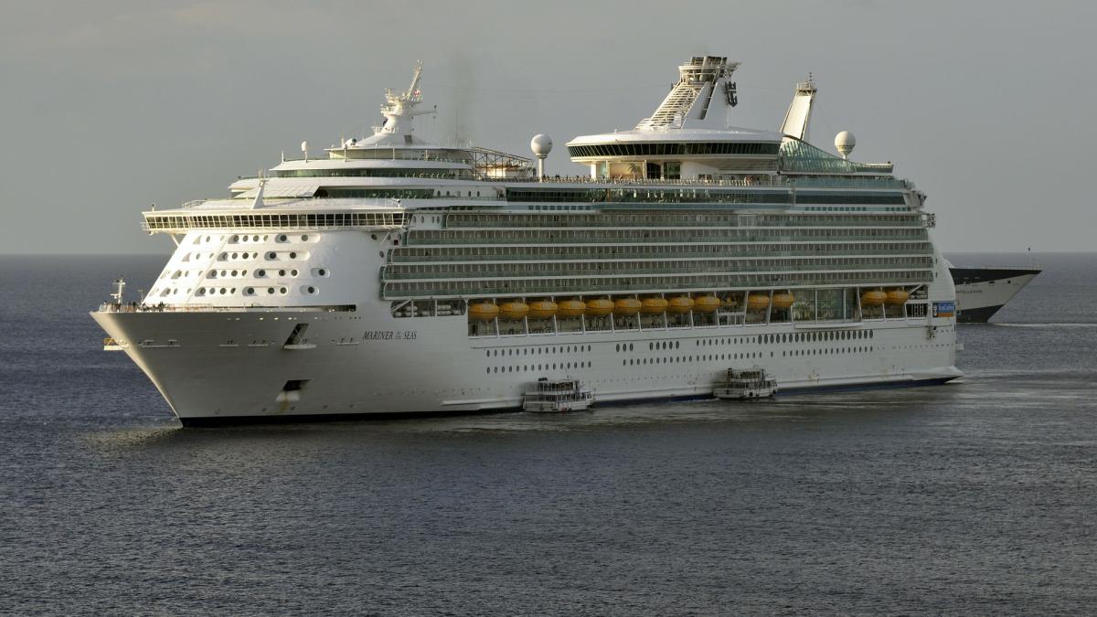 basageri-blocati-pe-unv-as-de-croaziera_13748300