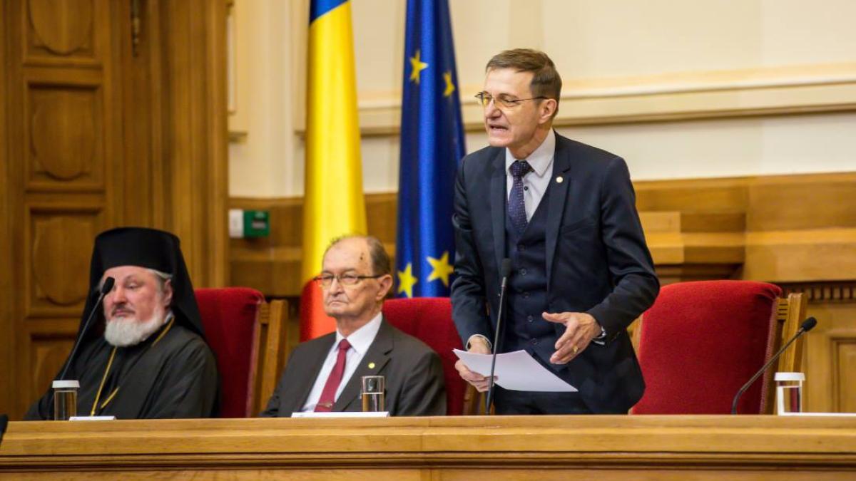 presedintele-academiei-prezinta-scuze_31320800