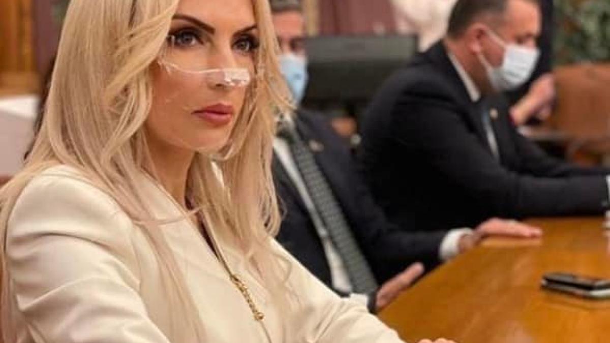 laura--vicol_51895400