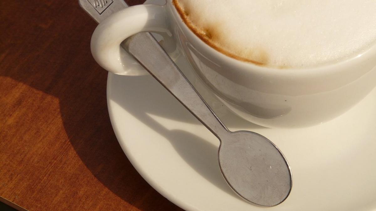 cafea-spuma-de-lapte-la-cuptorul-cu-microunde_27970300