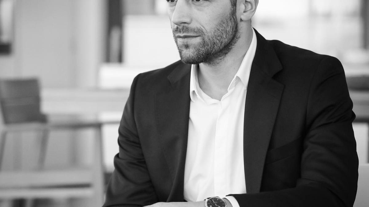 aveam-o-tumoare-in-cap--mi-au-spus-ca-voi-ramane-desfigurat--actorul-adi-nartea--dupa-perioada-cumplita-uitam-ca-suntem-oameni-intre-oameni--ca-simtim--ca-respiram_52820800