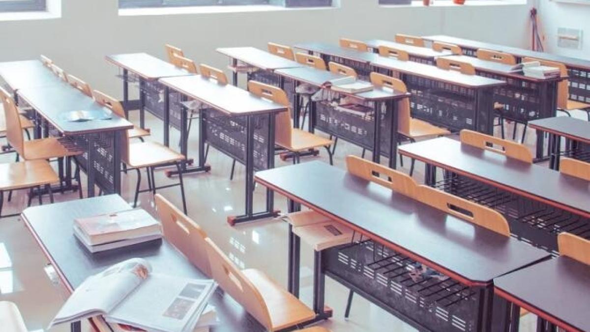 zi-liberaprc-ccprc-86-pentru-elevi-martprc-ccprc-a6i--5-octombrie--de-ziua-educatprc-ccprc-a6iei_37930700