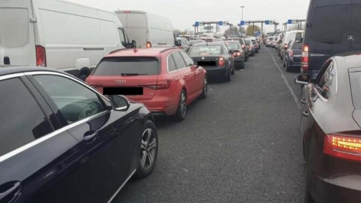 romanii-se-intorc-acasa-coada-vama_44755200